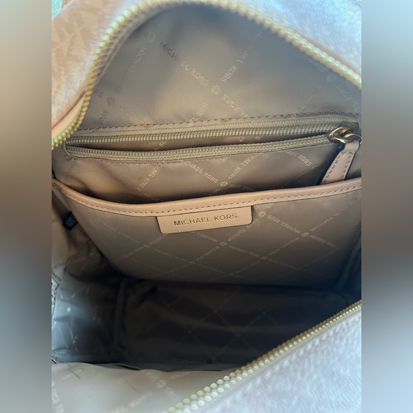 Michael Kors pink floral backpack metallic & gold detailing w/ pockets - Picture 9 of 12